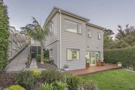 Photo of property in 13 Bintulu Place, Fairview Heights, Auckland, 0632