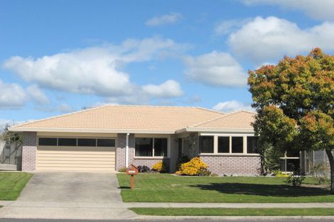 Photo of property in 692 Grenada Street, Papamoa Beach, Papamoa, 3118