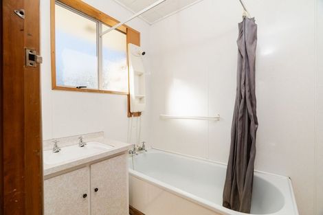 Photo of property in 4 Elwyn Crescent, Green Island, Dunedin, 9018