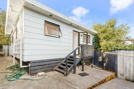 Photo of property in 1/6 Peterhouse Place, West Harbour, Auckland, 0618