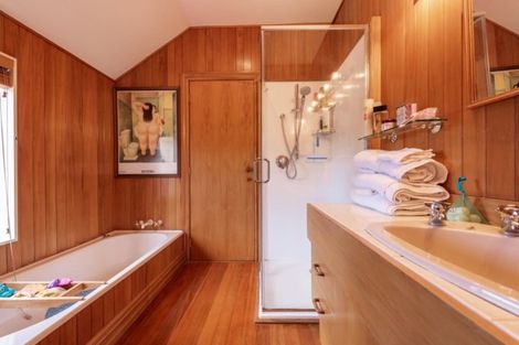 Photo of property in 312 Heatherlea Road East, Levin, 5571