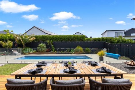 Photo of property in 15 William Blake Way, Riverhead, 0820