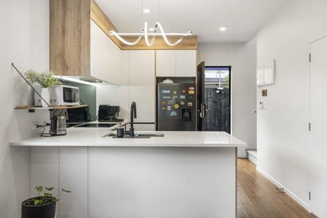 Photo of property in 7/69 Wharf Road, Te Atatu Peninsula, Auckland, 0610