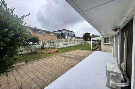 Photo of property in 25 Ellesmere Crescent, Pakuranga Heights, Auckland, 2010