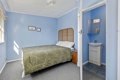 Photo of property in 47 Pinedale Crescent, Riversdale Beach, Masterton, 5872