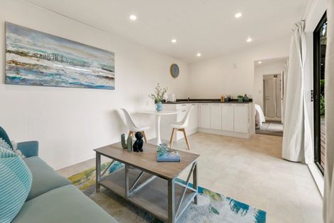 Photo of property in 91 Mountain Road, Henderson Valley, Auckland, 0612