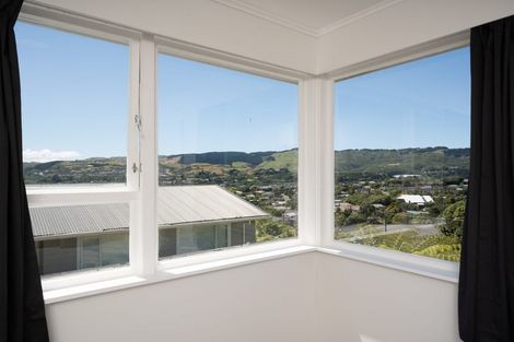 Photo of property in 82 Larsen Crescent, Tawa, Wellington, 5028