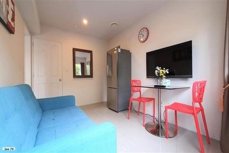 Photo of property in 29a Raleigh Road, Northcote, Auckland, 0627