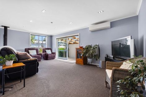 Photo of property in 9 Regent Place, Blagdon, New Plymouth, 4310