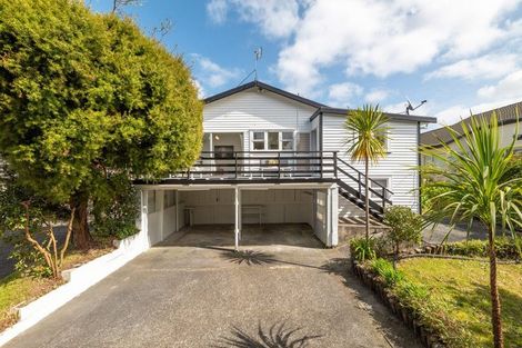 Photo of property in 5 Lyons Avenue, Murrays Bay, Auckland, 0630