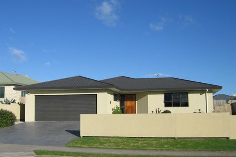 Photo of property in 18 Barrett Drive, Waikanae Beach, Waikanae, 5036