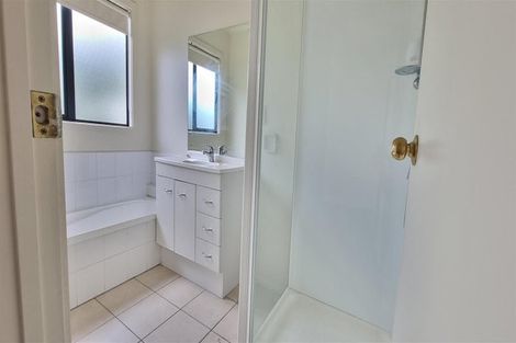 Photo of property in 37 Heathglen Place, Bayview, Auckland, 0629