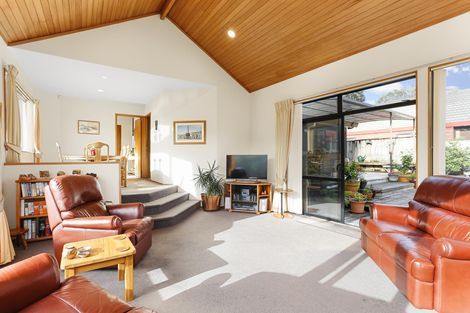 Photo of property in 6b Woodfern Crescent, Titirangi, Auckland, 0604