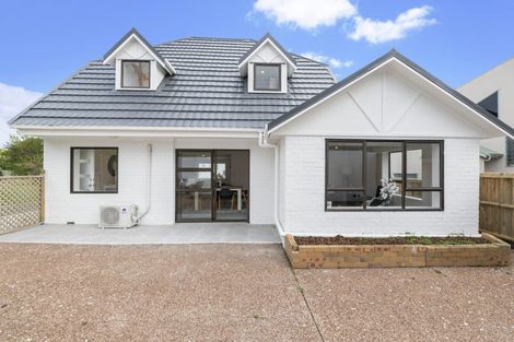 Photo of property in 226 East Coast Road, Forrest Hill, Auckland, 0620