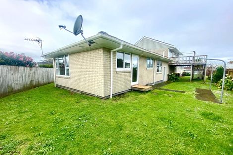 Photo of property in 8 Riverside Drive, Waiuku, 2123