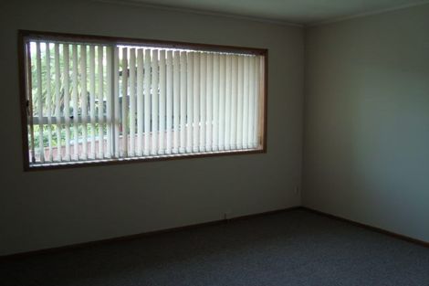 Photo of property in 2/80 Peach Road, Glenfield, Auckland, 0629