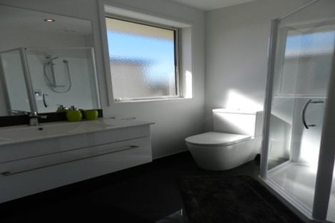 Photo of property in 92 Palmers Road, New Brighton, Christchurch, 8083