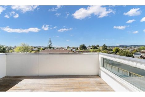 Photo of property in 2 Mile Place, Henderson, Auckland, 0612