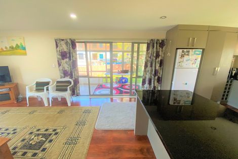 Photo of property in 30 Megan Avenue, Pakuranga Heights, Auckland, 2010