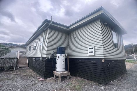 Photo of property in 24 Korau Grove, Stokes Valley, Lower Hutt, 5019