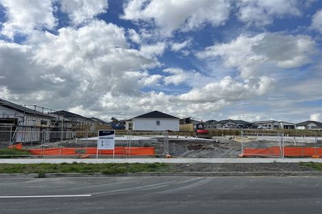 Photo of property in 11 Mcindoe Road, Kumeu, 0810