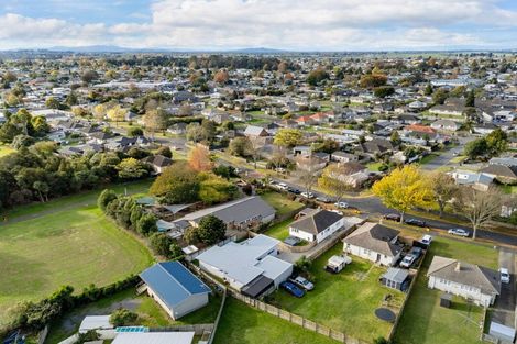 Photo of property in 27a Kenney Crescent, Fairfield, Hamilton, 3214