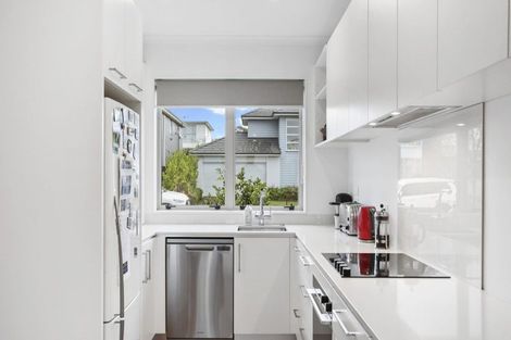 Photo of property in 43 Samuel Cassidy Avenue, Swanson, Auckland, 0614