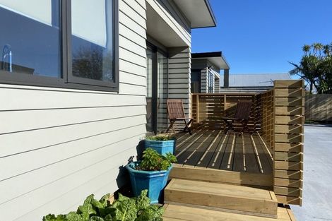 Photo of property in 33 Belt Road, Moturoa, New Plymouth, 4310