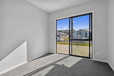 Photo of property in 11 Lewis Younie Road, Kumeu, 0810