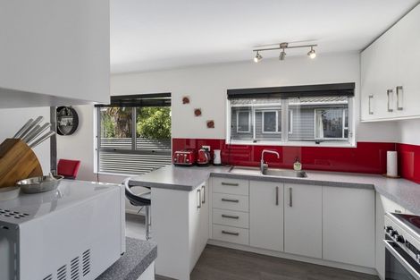 Photo of property in 127 Apollo Parade, Milson, Palmerston North, 4414