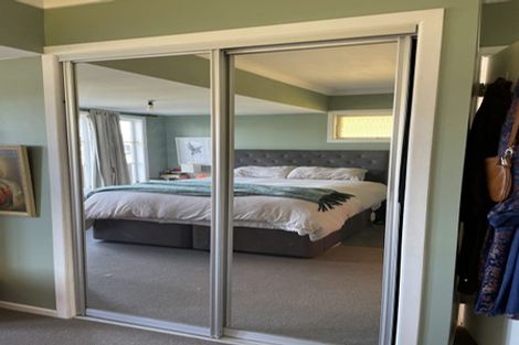 Photo of property in 28 Harbour View Road, Te Atatu Peninsula, Auckland, 0610