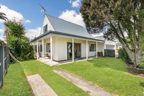 Photo of property in 2 Braeburn Place, Takanini, 2112