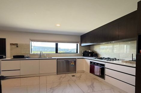 Photo of property in 28b Poruru Close, Papakura, 2110