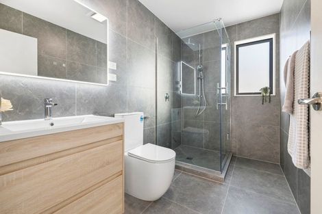 Photo of property in 52b Crestview Rise, Papakura, 2110