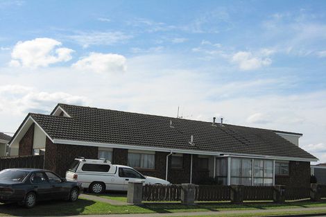 Photo of property in 20-22 Cross Street, Castlecliff, Whanganui, 4501