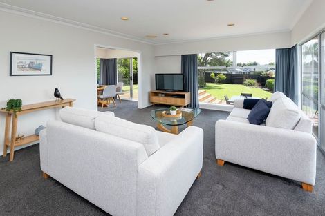 Photo of property in 11 Towra Place, Botany Downs, Auckland, 2010