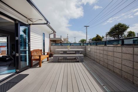 Photo of property in 48 Pitau Road, Mount Maunganui, 3116