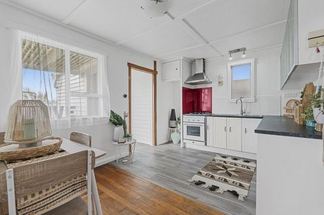 Photo of property in 102 Centennial Avenue, Waitara, 4320