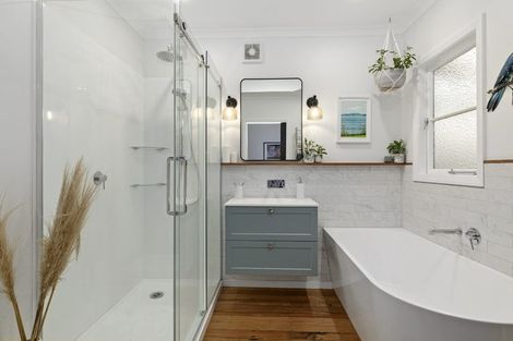 Photo of property in 124 Kamahi Street, Stokes Valley, Lower Hutt, 5019