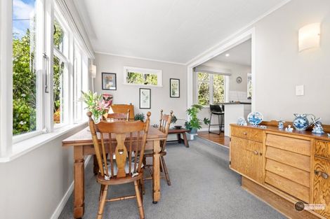 Photo of property in 52 Elmslie Road, Pinehaven, Upper Hutt, 5019