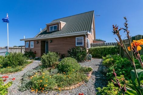 Photo of property in 6 Taonui Street, Waitarere Beach, Levin, 5510