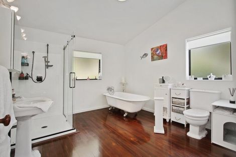 Photo of property in 26 Crispe Road, Clarks Beach, 2122