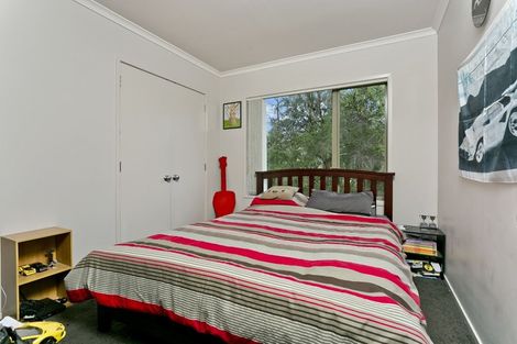 Photo of property in 37 Condor Place, Unsworth Heights, Auckland, 0632