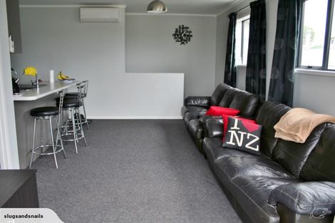 Photo of property in 16a Woodall Place, Totara Vale, Auckland, 0627