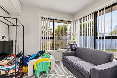 Photo of property in 9 Hannah Place, Redwood, Christchurch, 8051