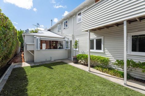 Photo of property in 1/118 Wheturangi Road, Greenlane, Auckland, 1051