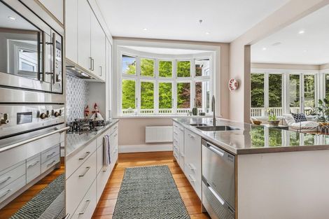 Photo of property in 19 Lower North Terrace, Kelburn, Wellington, 6012