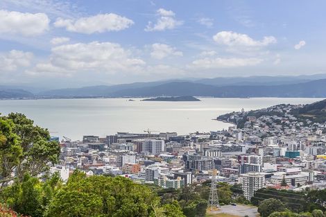 Photo of property in 35 Karepa Street, Brooklyn, Wellington, 6021