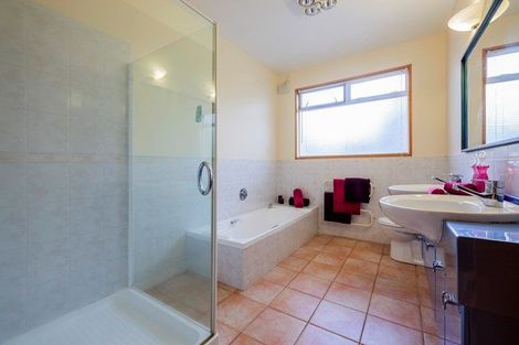 Photo of property in 2/82 Park Rise, Campbells Bay, Auckland, 0630