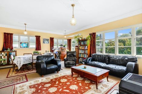 Photo of property in 4 Mexted Terrace, Tawa, Wellington, 5028